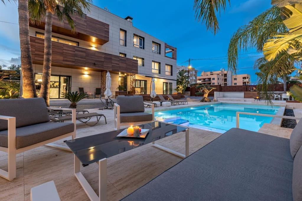 Lusso E Relax Con Piscina A 2 Minuti Dal Mare Appartement Miami Playa Buitenkant foto