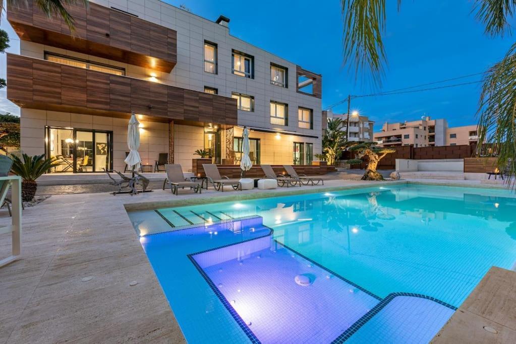 Lusso E Relax Con Piscina A 2 Minuti Dal Mare Appartement Miami Playa Buitenkant foto