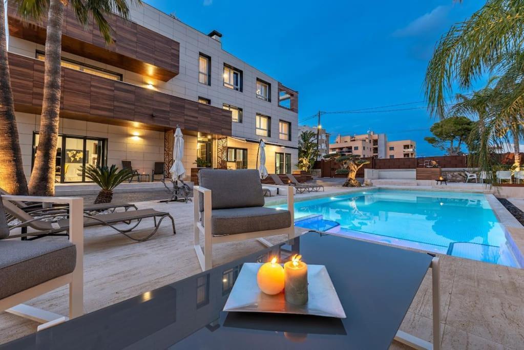 Lusso E Relax Con Piscina A 2 Minuti Dal Mare Appartement Miami Playa Buitenkant foto